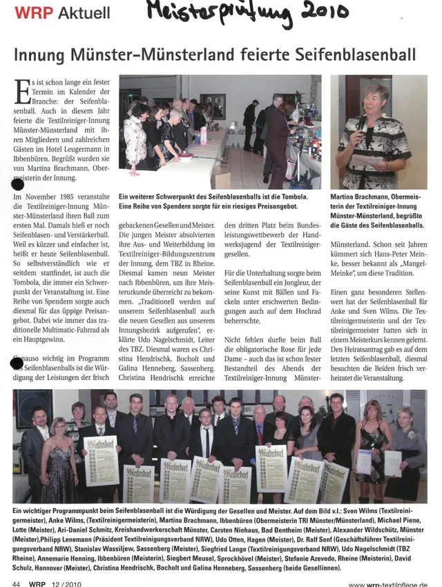 Seite aus der Fachzeitschrift WRP: Bericht über den Seifenblasenball der Textilreiniger-Innung Münster-Münsterland mit Gruppenfoto der neuen Meister und Gesellen, darunter David Schulz